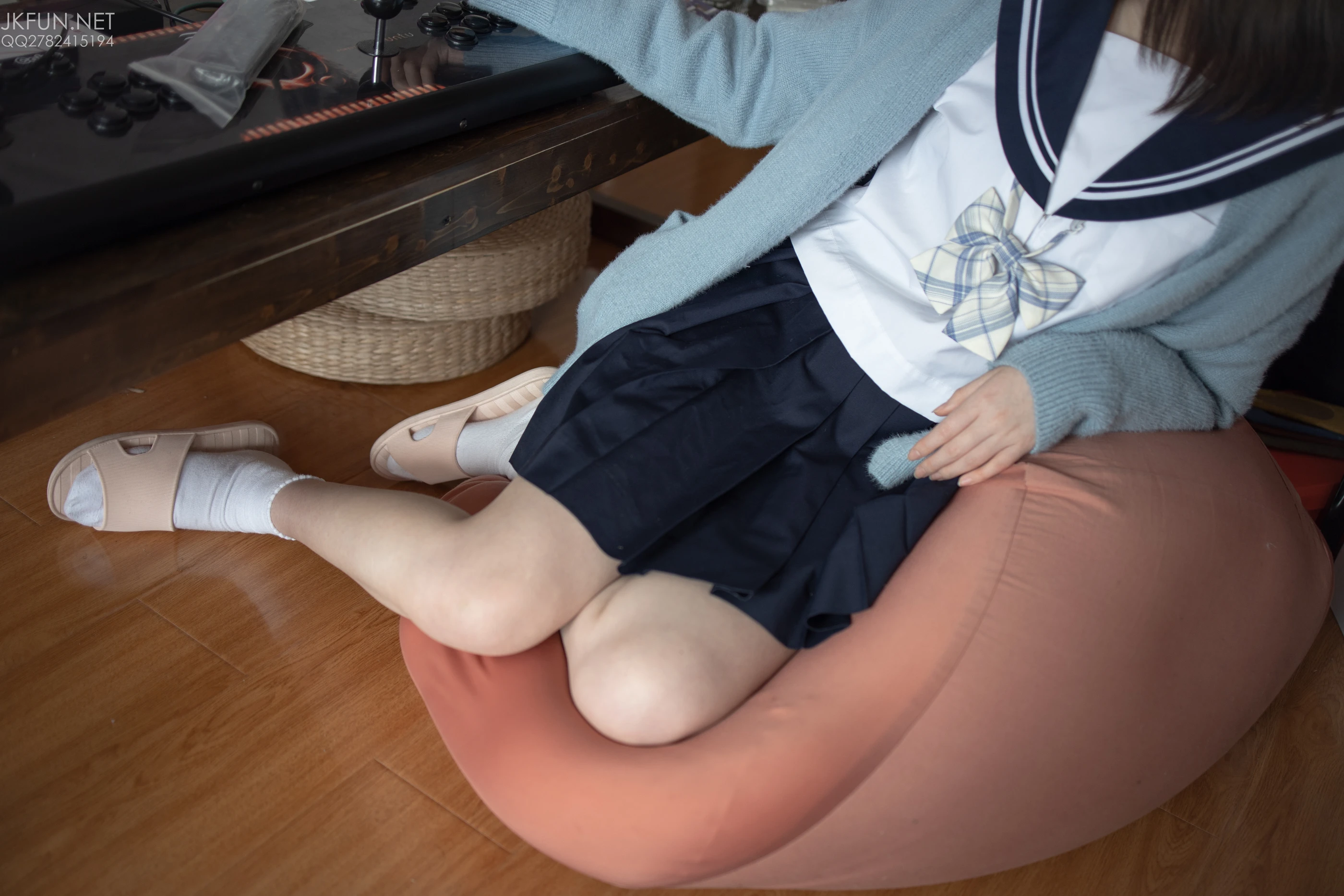 森萝财团 [JKFUN-002] Aika 可爱学妹丝足 [230P 1V]插图5